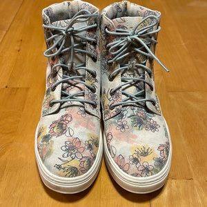 Timberland 6 inch floral Skyla Bay Sneaker Boot size 9.5